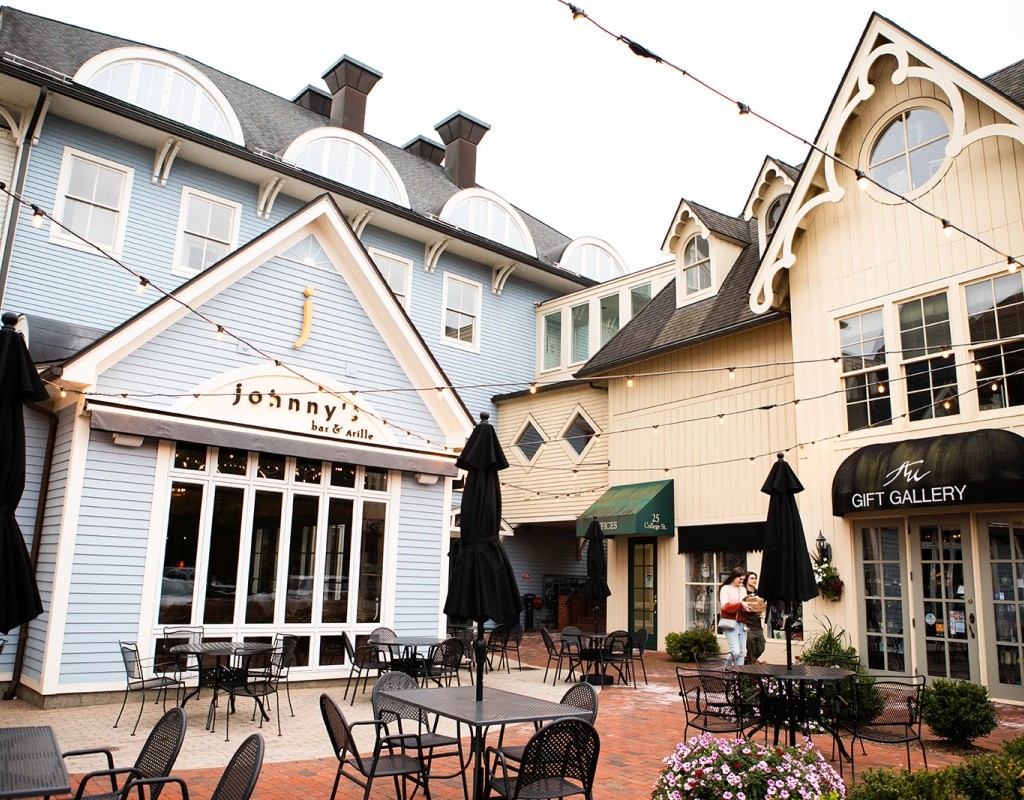 A courtyard by Johnny's Bar & Grille in the Village Commons