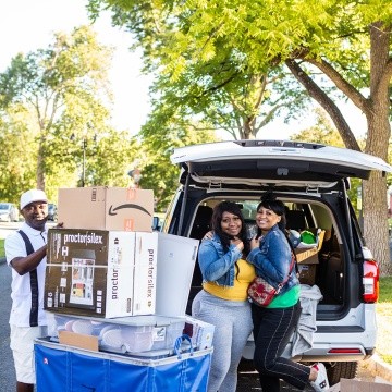 A family moving in their students belongings on move-in day, 2022