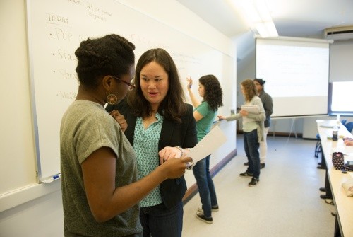 A faculty member giving 1:1 guidance to a student