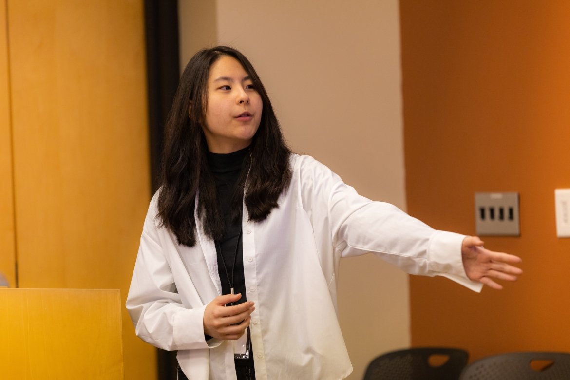 Elizabeth Yu ’24 presented on “Applications of Kuratowski’s Theorem.”