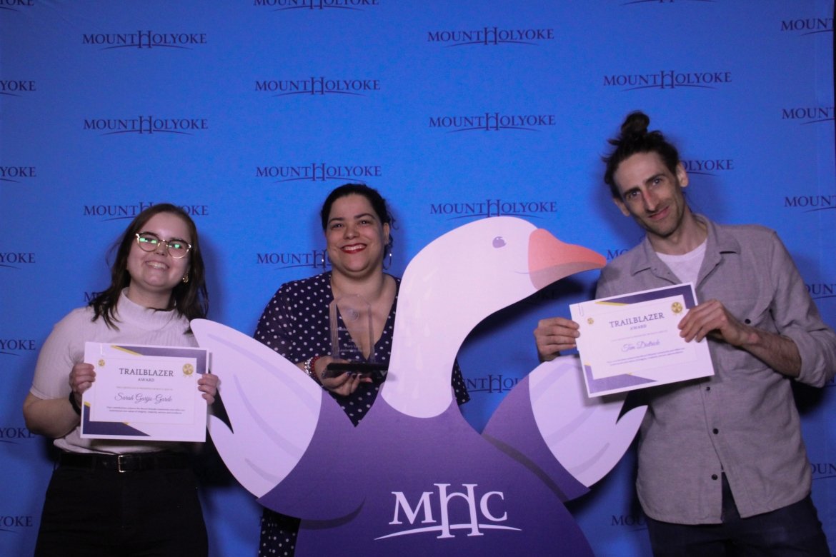 Sarah Garijo-Garde, Nashalie Vazquez and Tim Dietrick pose with their awards and Jorge at Cheers for Peers 2024.