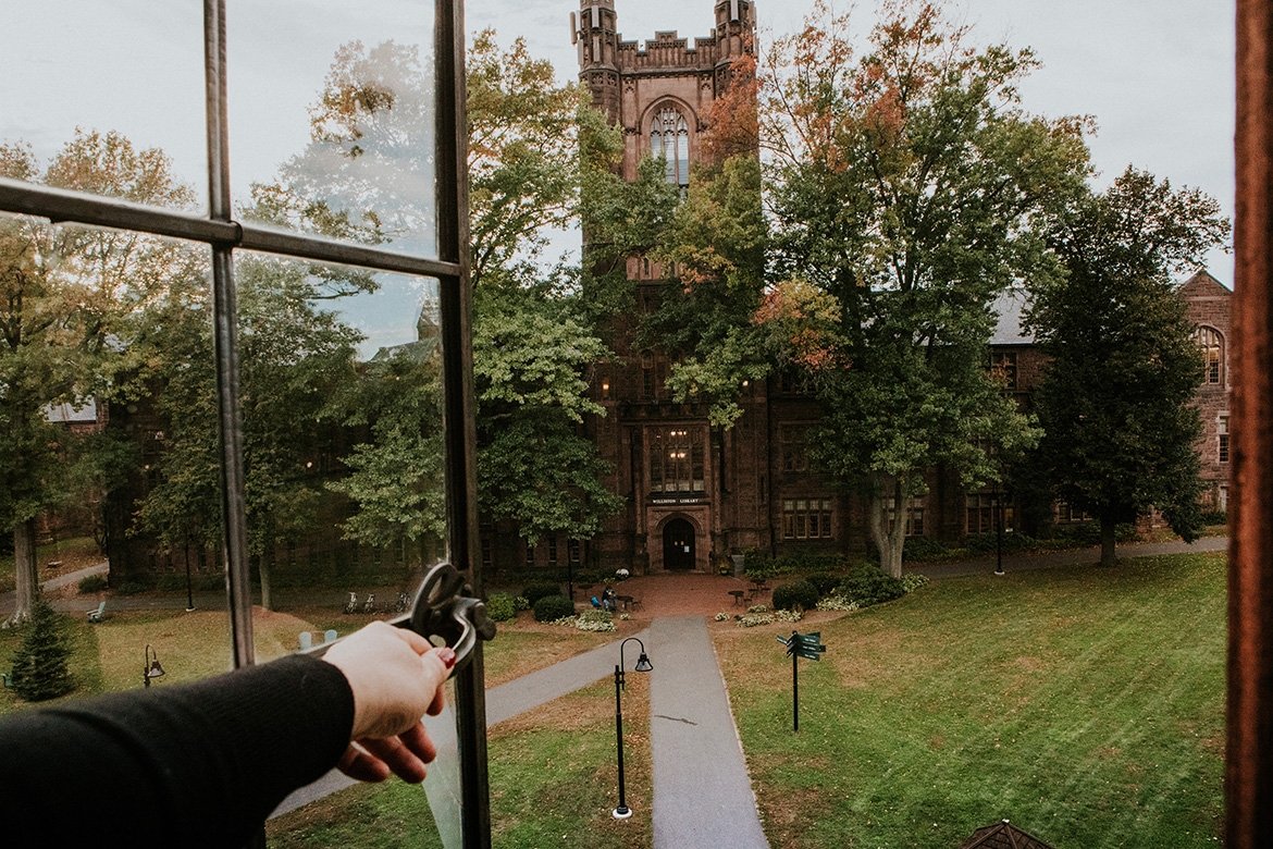 An open window displays an image of the campus library.