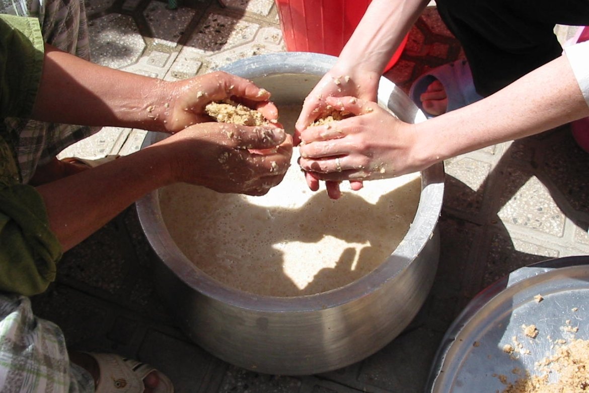 Learning to Cook in the Fars Province of Iran. Photo credit: Rose Wellman.