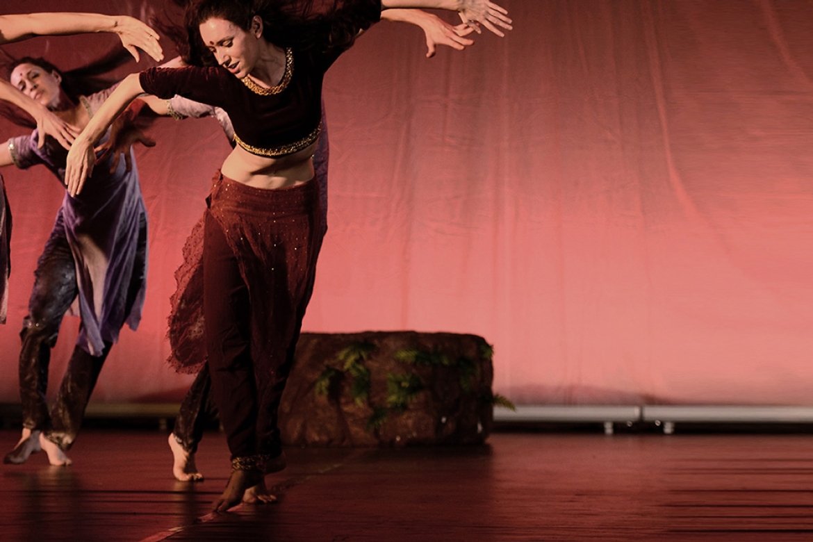 Merli V. Guerra and Joe Gonzalez perform with Deborah Abel Dance Company at the Kalakshetra Foundation, Chennai, India, 2012. Photo: R. Prasana Photography.