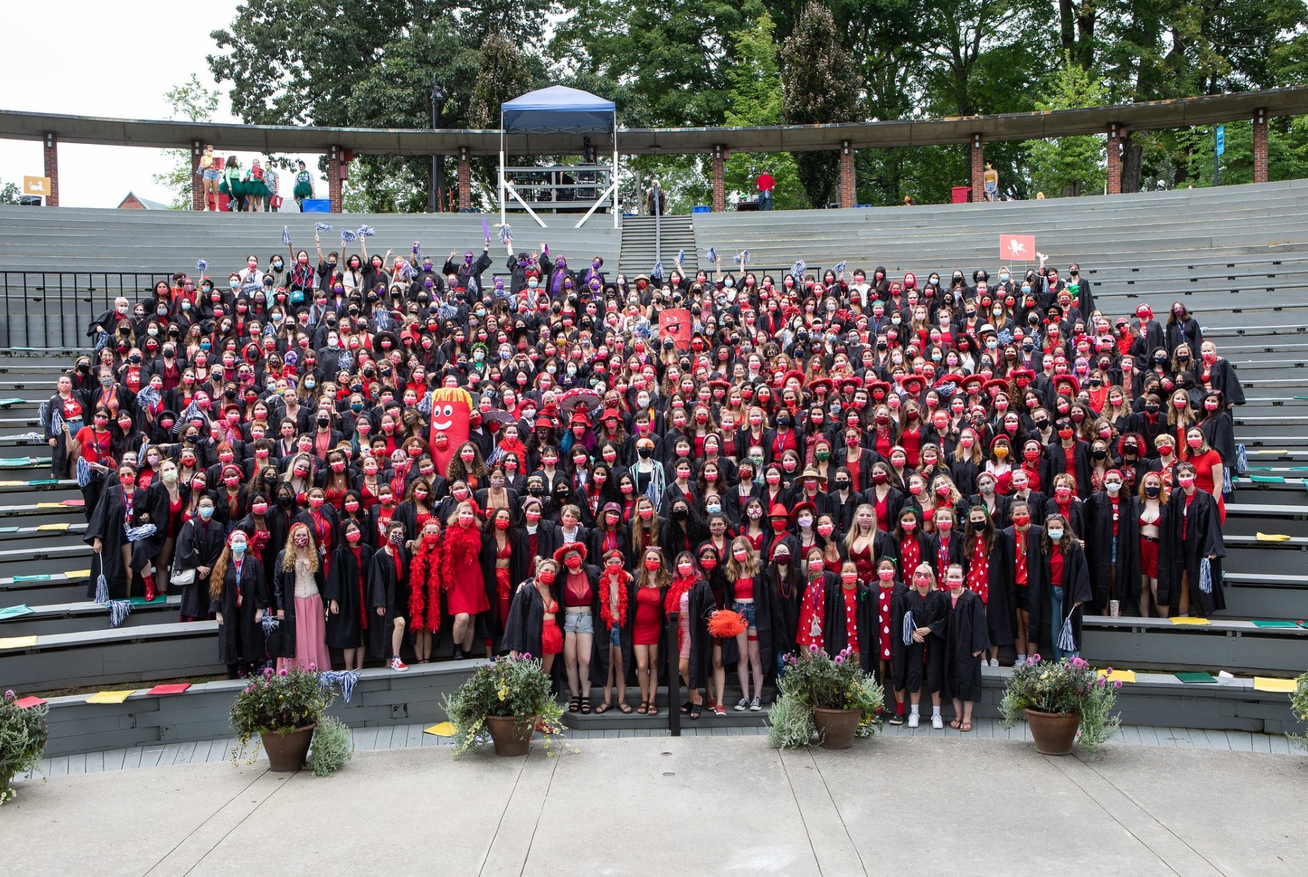 Commencement Mount Holyoke College   Class Of 2022 Group Shot 