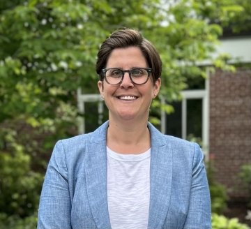 Jaime Grillo in front of the Career Development Center at Mount Holyoke